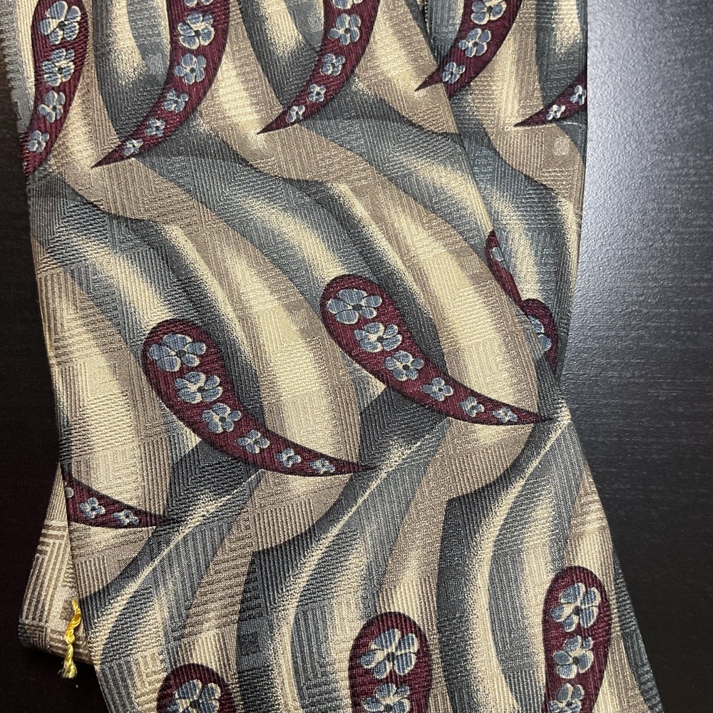 Nordstrom XMI 325 Series 100% Silk Tie Cream Red Paisley Wave Power Tie 4” - Picture 2 of 4